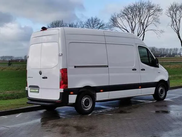 Mercedes-Benz Sprinter eSprinter L2H2 AUT Image 3